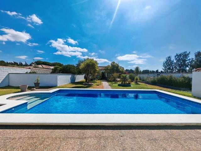 Chalet en venta en Chiclana de la Frontera, Hozanejo photo 0