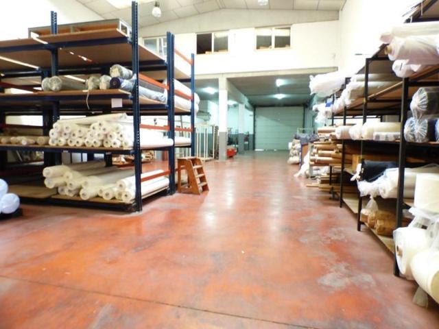 Nave industrial en venta en Sant Vicenç de Castellet, Polígon les Vives photo 0