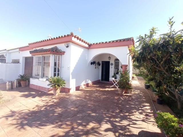 Chalet en venta en Chiclana de la Frontera, Los Gallos - La Coquina photo 0
