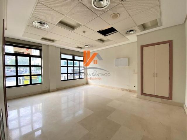 Local comercial en venta en Santiago de Compostela photo 0