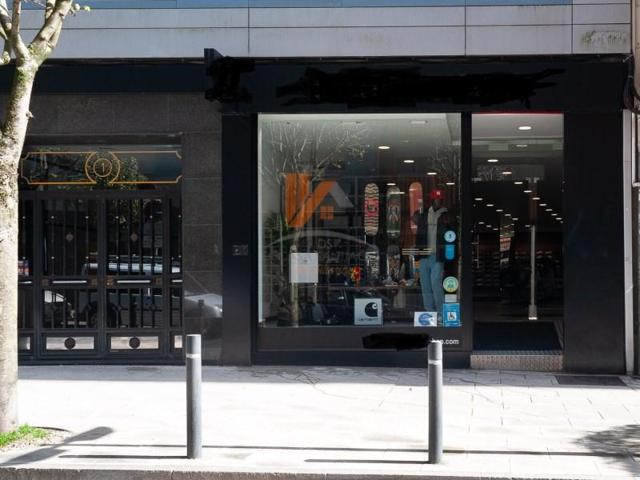 Local comercial en venta en Santiago de Compostela photo 0