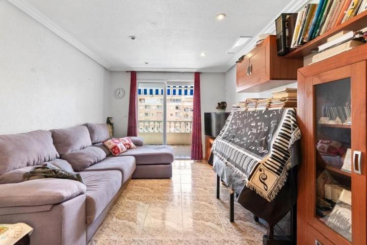 Apartamento en venta en Torrevieja, Estacion de autobuses photo 0