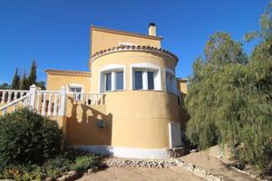 Chalet en venta en Castalla photo 0