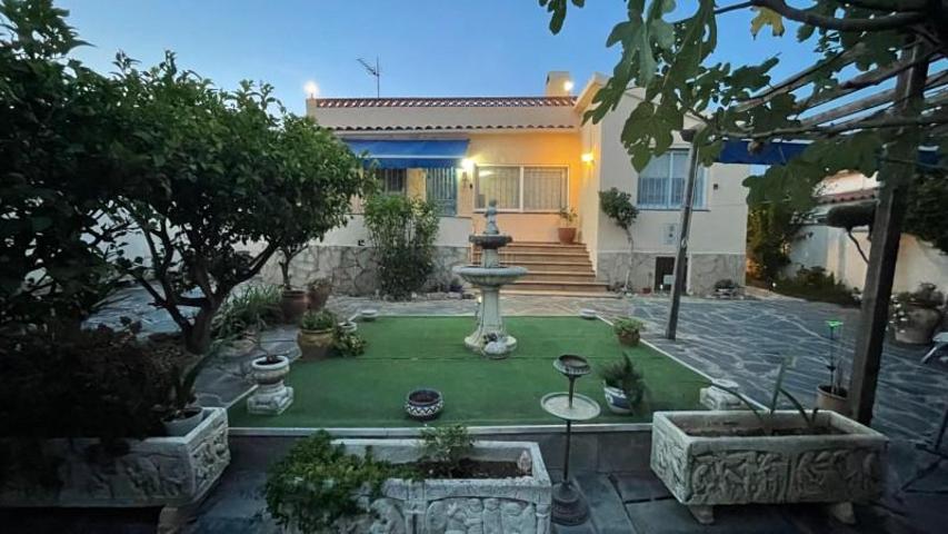 Chalet en venta en Roses, Nord photo 0