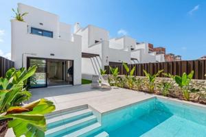 Chalet en venta en Pilar de la Horadada, Mil Palmeras photo 0