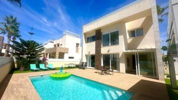 Chalet en venta en Torrevieja, Miramar - Torre del Moro photo 0