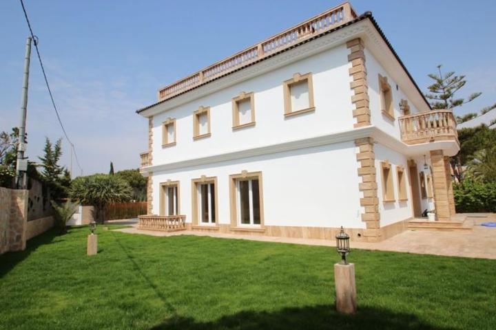 Chalet en venta en Orihuela Costa, Cabo Roig photo 0