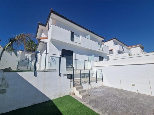 Adosada en venta en Manilva photo 0