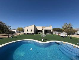 Chalet en venta en Biar photo 0