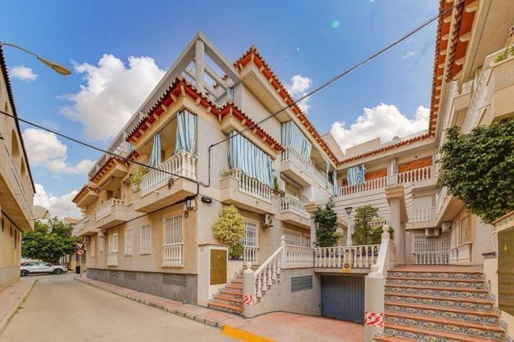 Apartamento en venta en Torrevieja photo 0