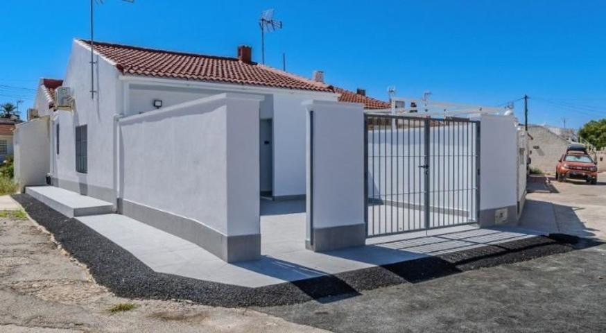 Bungalow en venta en Torrevieja photo 0