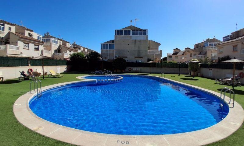 Bungalow en venta en Orihuela Costa, Playa Flamenca photo 0