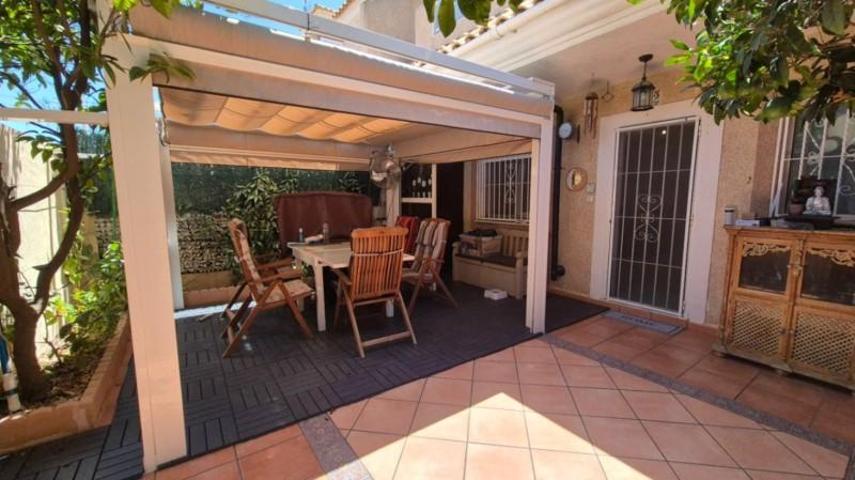 Adosada en venta en Torrevieja photo 0