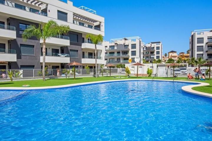 Apartamento en venta en Orihuela Costa, Villamartín-Las Filipinas photo 0