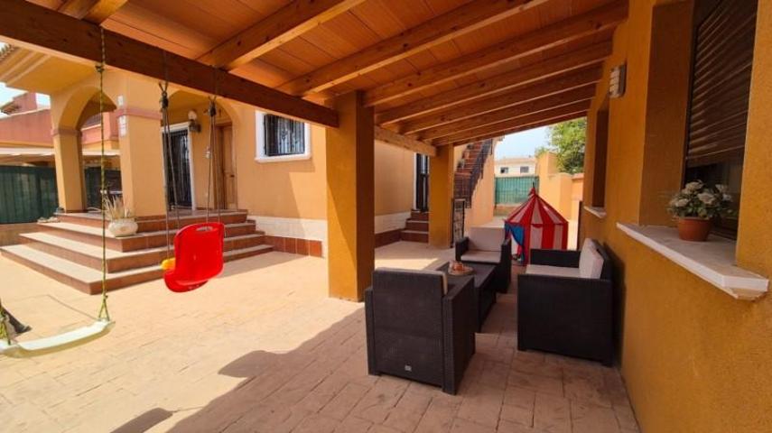 Chalet en venta en Torrevieja photo 0