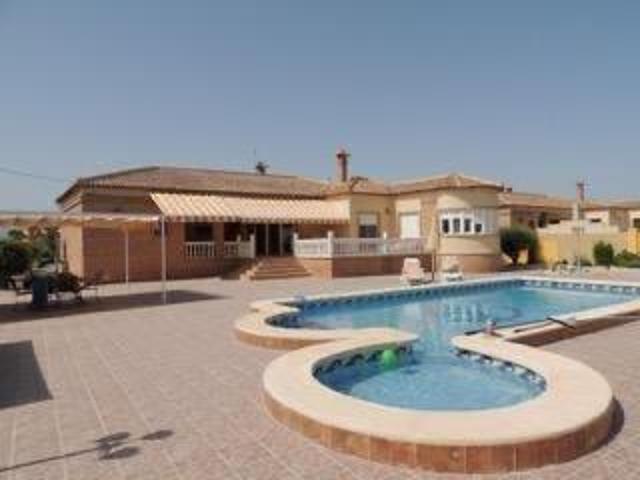 Chalet en venta en Catral photo 0