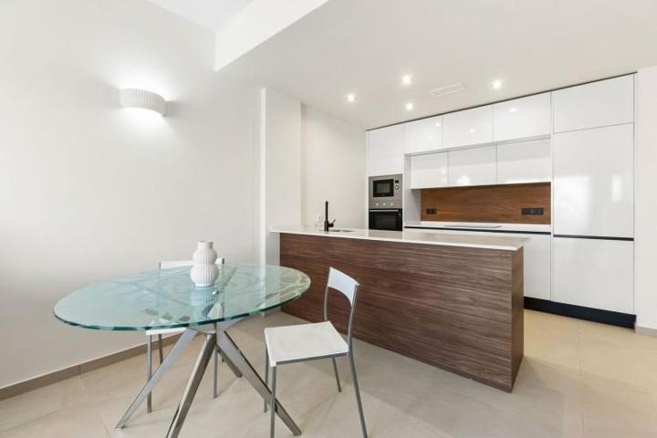 Piso en venta en Torrevieja, Baix Segura photo 0