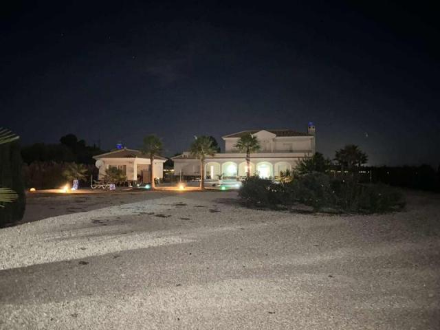 Chalet en venta en Sax photo 0