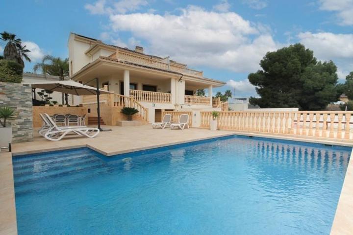 Chalet en venta en Torrevieja photo 0