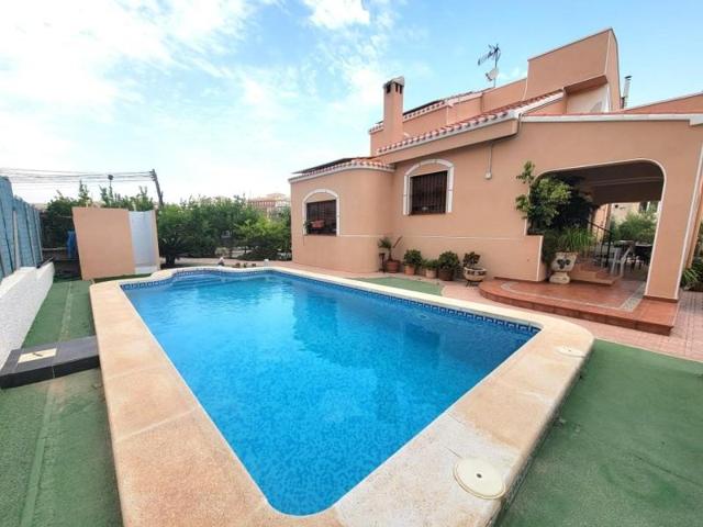 Chalet en venta en Torrevieja photo 0