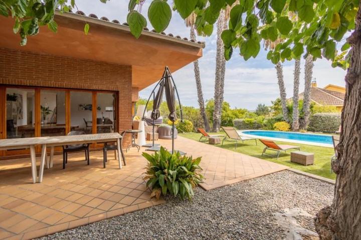 Casa en venta en Vilanova i la Geltrú, L'Aragai photo 0