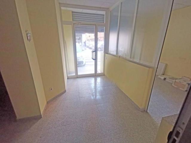 Local comercial en alquiler en Lleida, Segrià photo 0