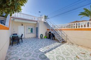 Adosada en venta en Torrevieja photo 0