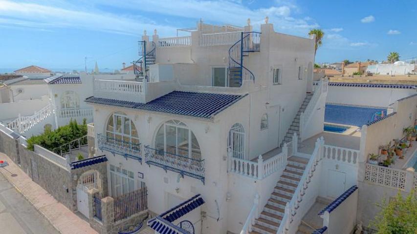 Chalet en venta en San Miguel de Salinas photo 0