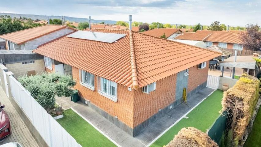 Chalet en venta en Chiloeches, Castilla la mancha photo 0