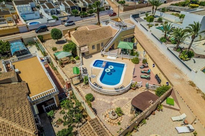 Chalet en venta en Torrevieja photo 0