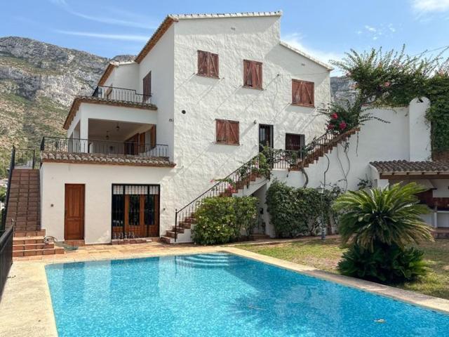 Chalet en venta en Denia, Zona Montgó photo 0