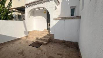 Adosada en venta en Torrevieja photo 0