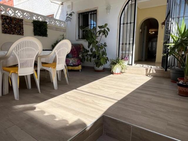 Adosada en venta en Torrevieja photo 0