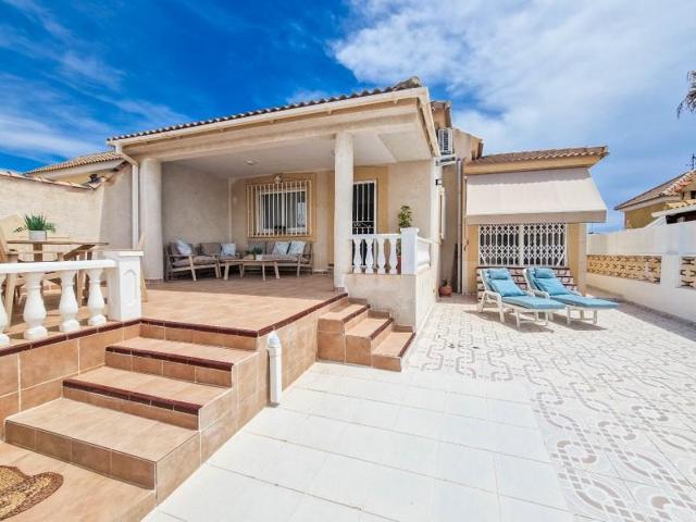 Bungalow en venta en Torrevieja, Zona los Frutales photo 0