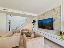 Chalet en venta en Finestrat, Campo de golf finestrat photo 0