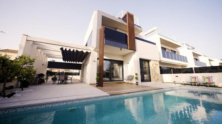 Chalet en venta en Orihuela Costa, Lomas de Cabo Roig photo 0