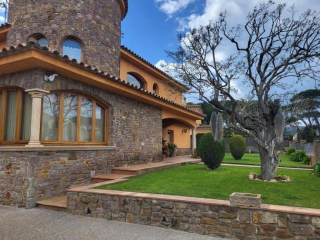 Chalet en venta en Mont-ras, Urbanizacion torre simona photo 0