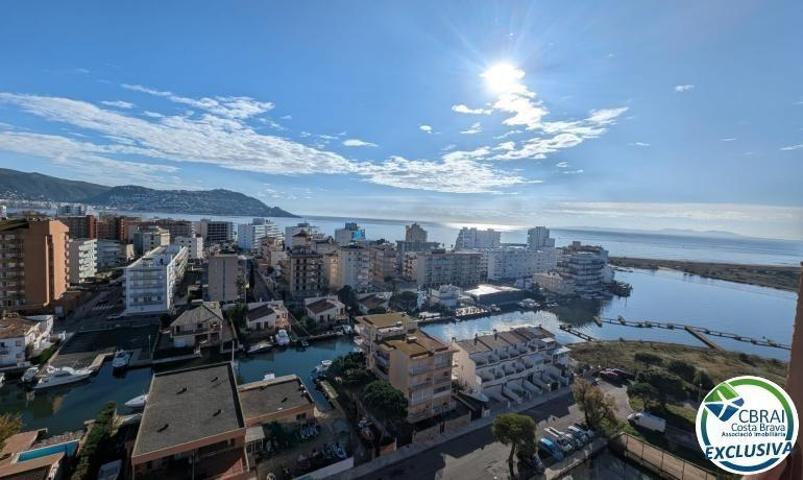 Apartamento en venta en Roses, Santa Margarida photo 0