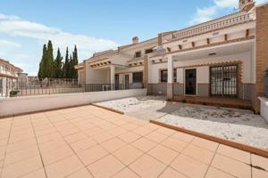 Adosada en venta en San Miguel de Salinas photo 0