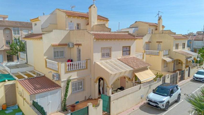 Chalet en venta en Pilar de la Horadada photo 0