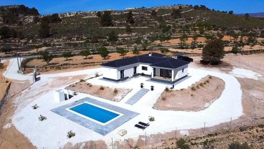 Chalet en venta en Pinoso photo 0
