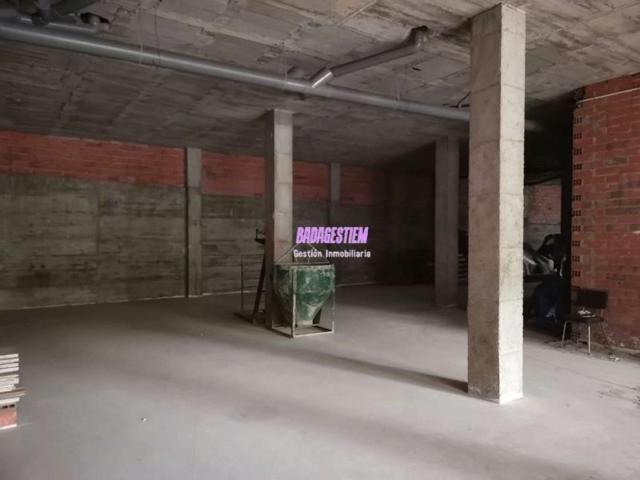 Local comercial en alquiler en Badalona, La Morera photo 0