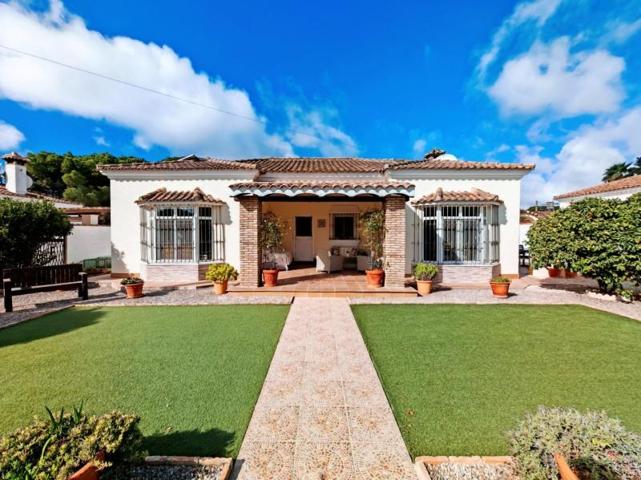 Chalet en venta en Chiclana de la Frontera, Las Lagunas - Campano photo 0