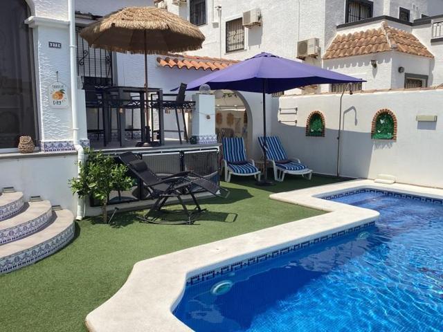 Chalet en venta en Orihuela Costa photo 0