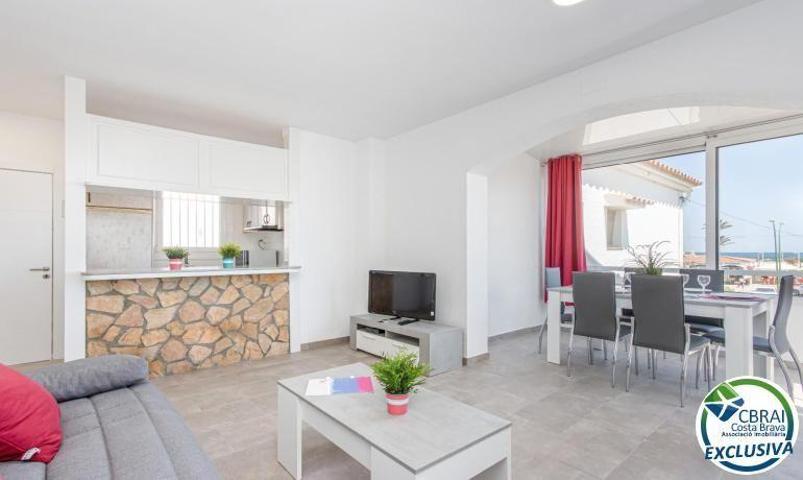 Apartamento en venta en Empuriabrava photo 0