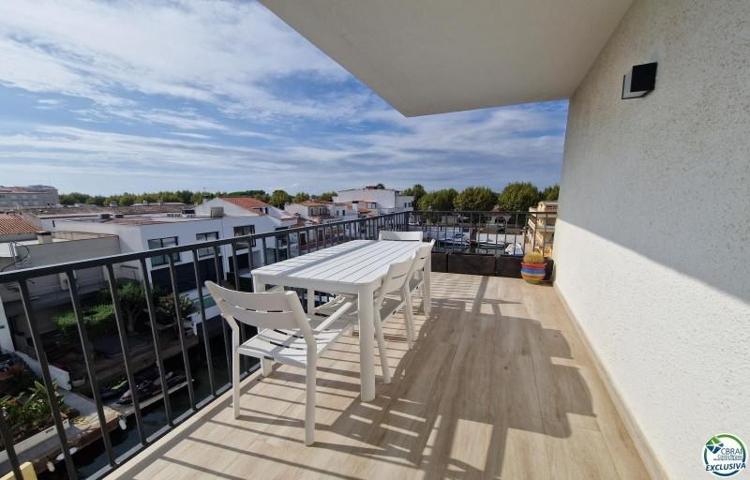 Apartamento en venta en Empuriabrava photo 0