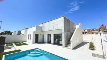 Chalet en venta en Pilar de la Horadada, Pinar de Campoverde photo 0