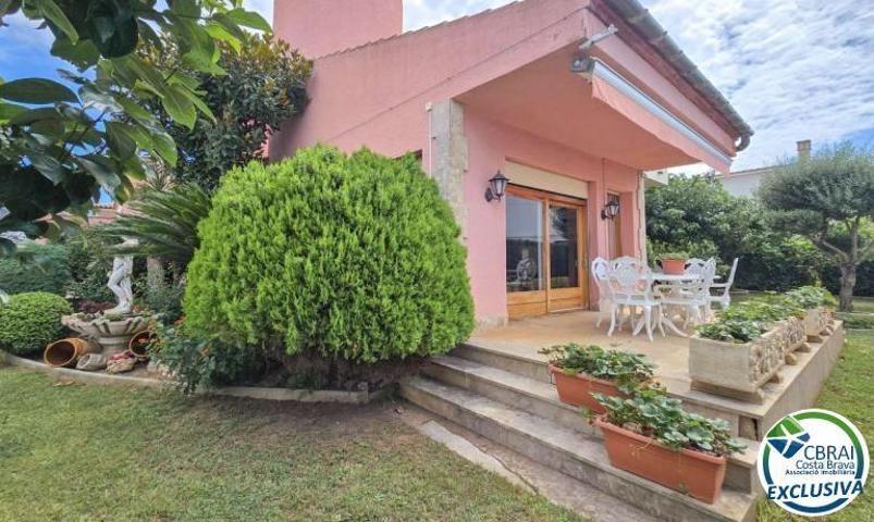 Chalet en venta en Roses photo 0