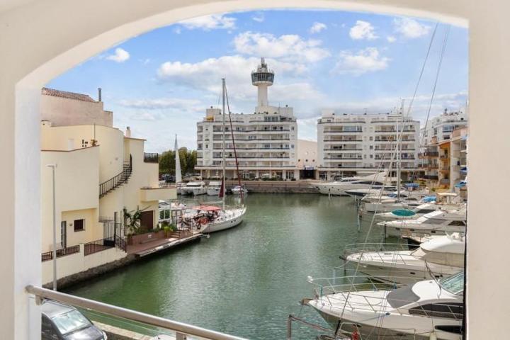 Chalet en venta en Empuriabrava, Caballito del mar photo 0