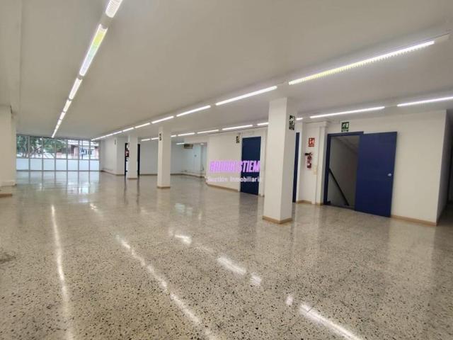 Local comercial en venta en Badalona, Centre photo 0